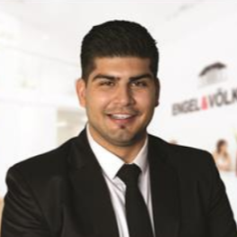 Portrait of Darien Hundal, Associate